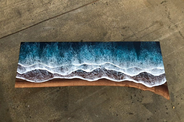 These Artists Create Mesmerizing Tables That Look Like They’re Being Washed By An Ocean Wave These Artists Create Mesmerizing Tables That Look Like They’re Being Washed By An Ocean Wave