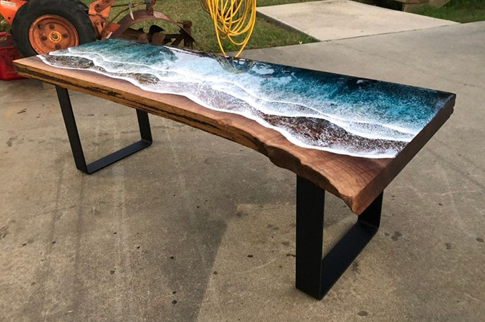 These Artists Create Mesmerizing Tables That Look Like They’re Being Washed By An Ocean Wave These Artists Create Mesmerizing Tables That Look Like They’re Being Washed By An Ocean Wave