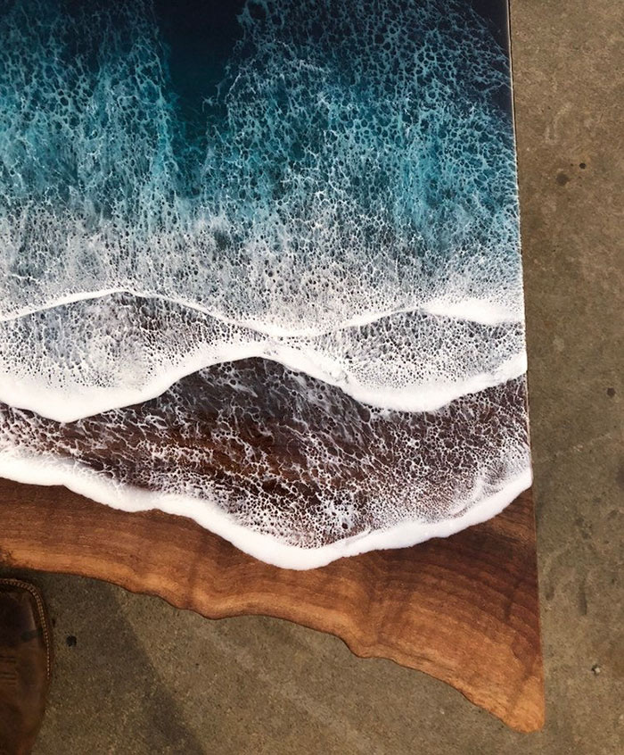 These Artists Create Mesmerizing Tables That Look Like They’re Being Washed By An Ocean Wave These Artists Create Mesmerizing Tables That Look Like They’re Being Washed By An Ocean Wave