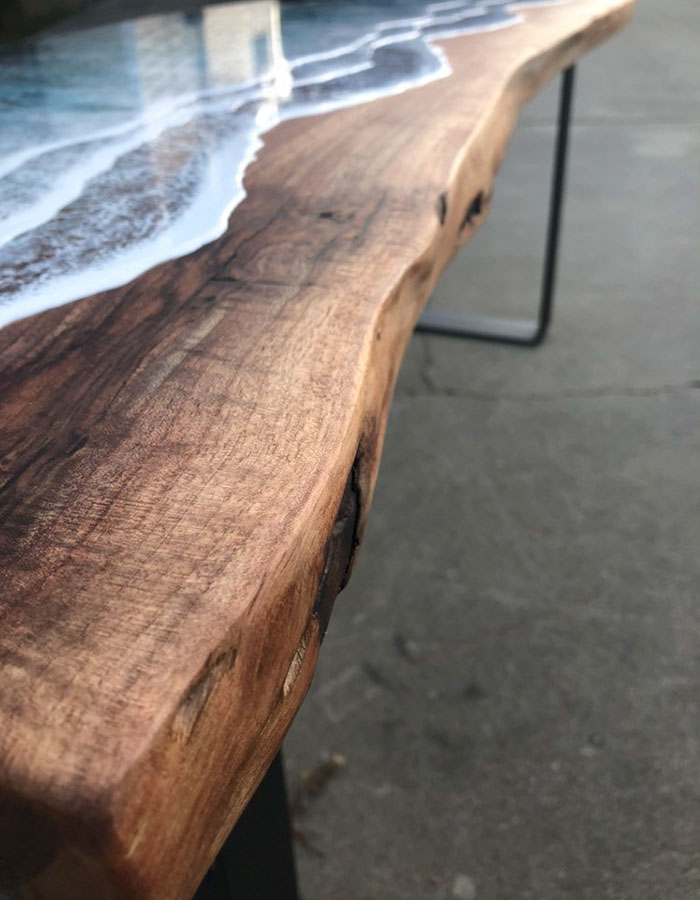 These Artists Create Mesmerizing Tables That Look Like They’re Being Washed By An Ocean Wave These Artists Create Mesmerizing Tables That Look Like They’re Being Washed By An Ocean Wave