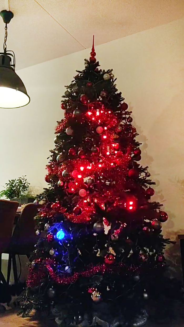 Engineer Shares A Video Of Christmas Tree Lights Turned Into A Snake Game Controlled With PS4 Controller Engineer Shares A Video Of Christmas Tree Lights Turned Into A Snake Game Controlled With PS4 Controller