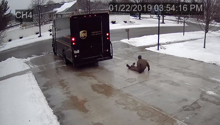 A Security Cam Captures This UPS Delivery Guy Being A Hero And Doing His Best To Deliver What He Has To A Security Cam Captures This UPS Delivery Guy Being A Hero And Doing His Best To Deliver What He Has To