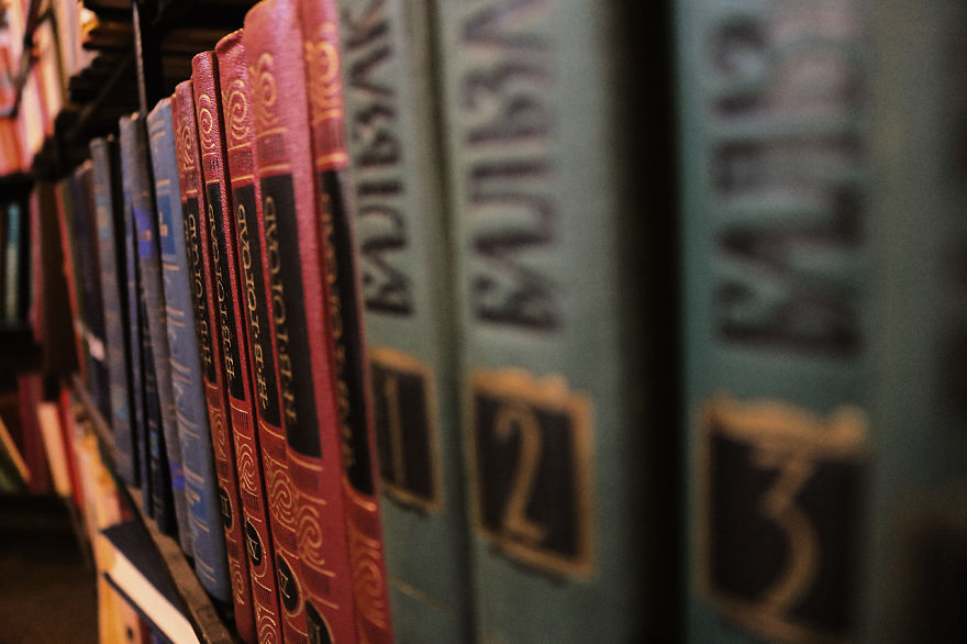 I Photographed A Bookstore That Looks Like A Hogwarts Tower Room