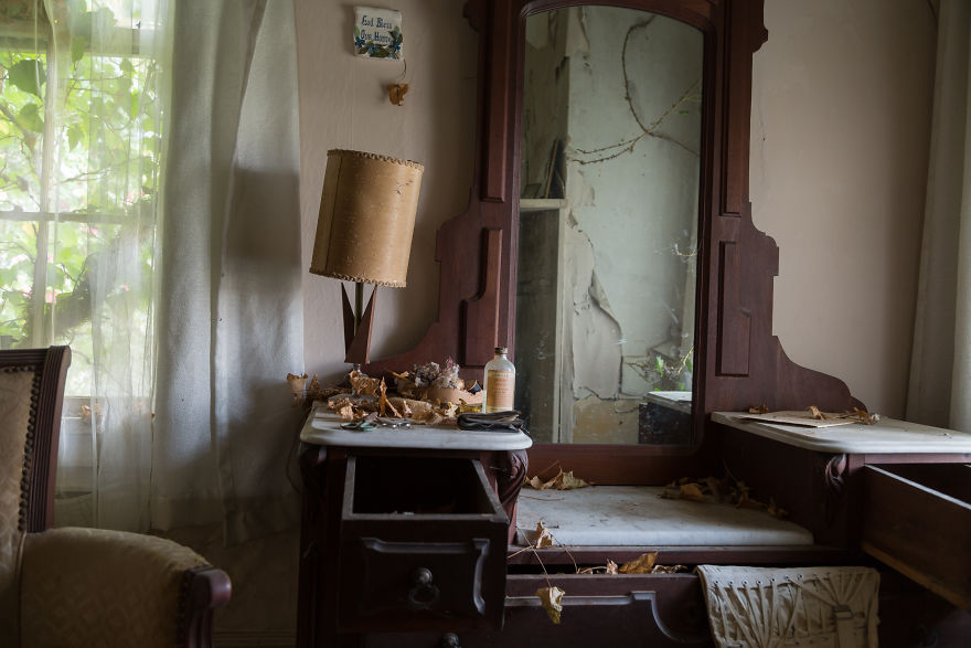 This Confederate Colonel’s House Was Left Behind With All Its Belongings Still Inside (26 Pics)