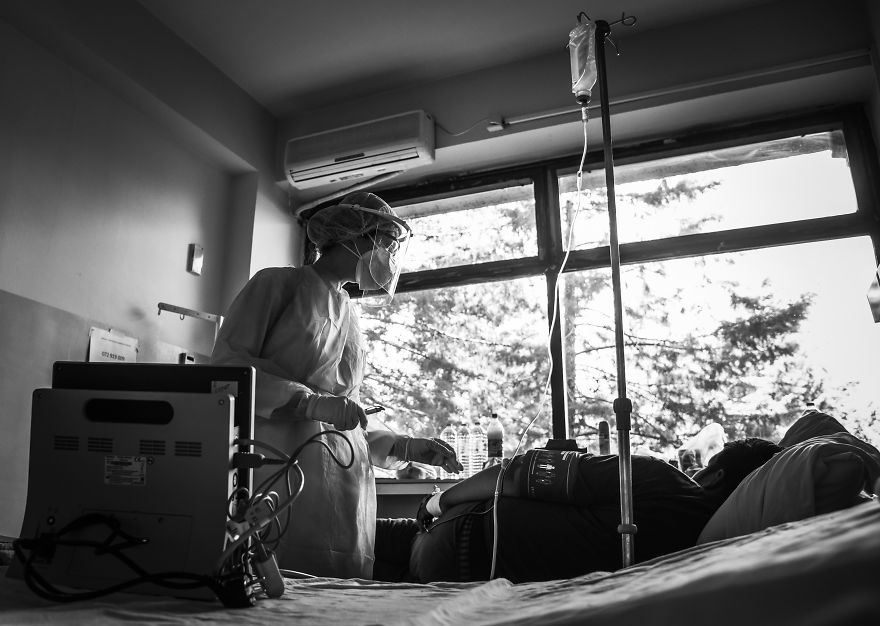 At The Front Lines, A Battle With The Coronavirus Is Fought Until The Last Breath