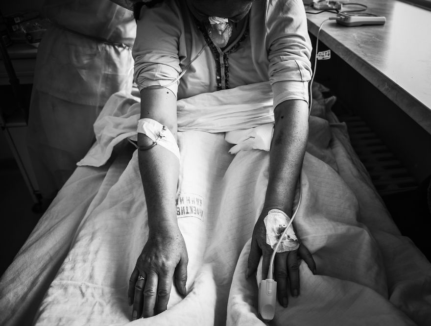 At The Front Lines, A Battle With The Coronavirus Is Fought Until The Last Breath