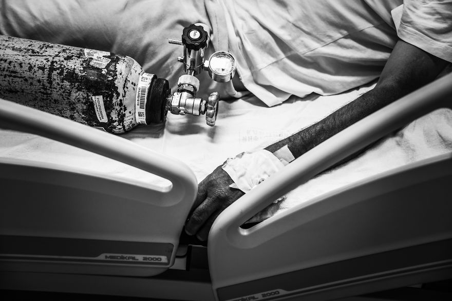 At The Front Lines, A Battle With The Coronavirus Is Fought Until The Last Breath