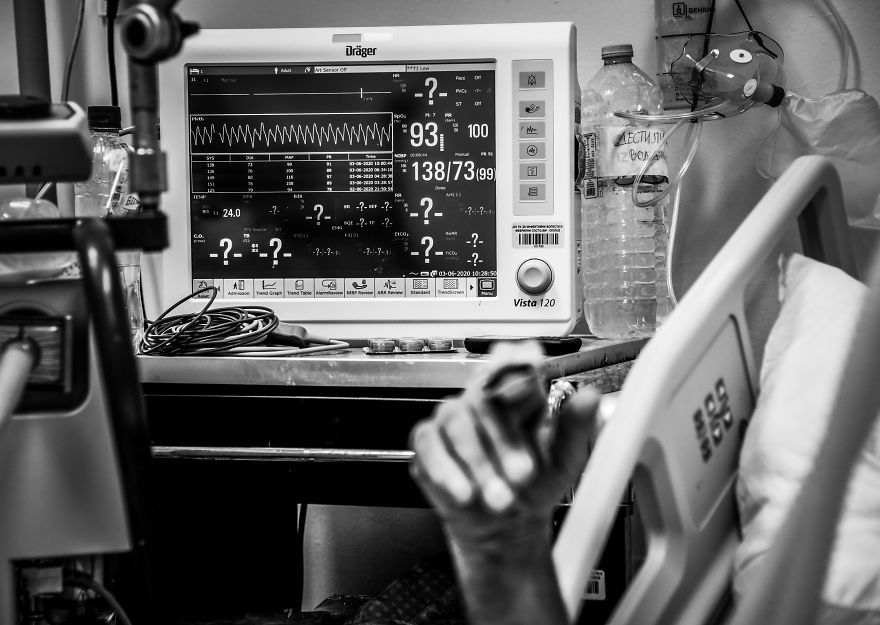 At The Front Lines, A Battle With The Coronavirus Is Fought Until The Last Breath At The Front Lines, A Battle With The Coronavirus Is Fought Until The Last Breath