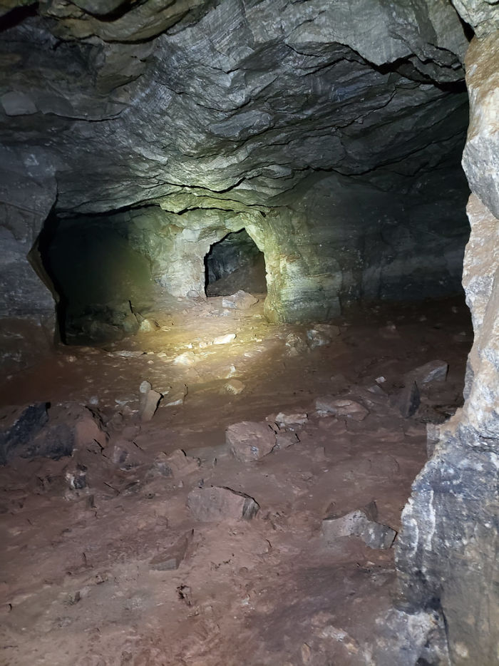 Giant Sinkhole Opens Up In South Dakota, People Go Inside It To Investigate And The Pics Go Viral Giant Sinkhole Opens Up In South Dakota, People Go Inside It To Investigate And The Pics Go Viral