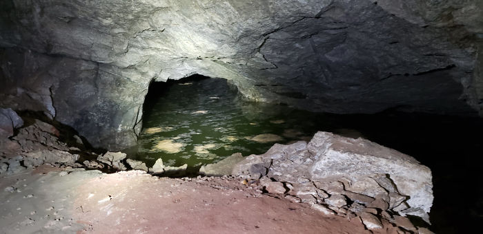 Giant Sinkhole Opens Up In South Dakota, People Go Inside It To Investigate And The Pics Go Viral Giant Sinkhole Opens Up In South Dakota, People Go Inside It To Investigate And The Pics Go Viral