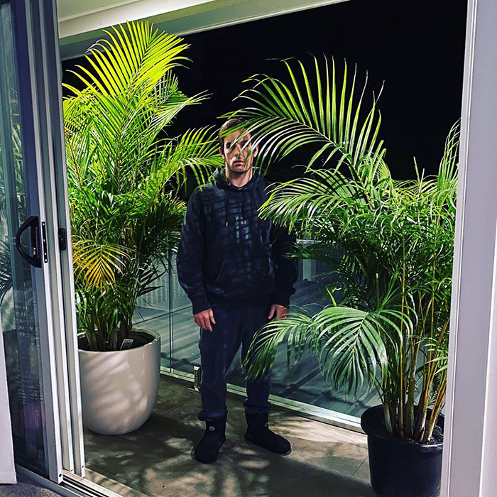 Husband Can’t Handle His Wife’s ‘Jurassic’-Sized Plants, Shares A Hilarious Rant As A Response Husband Can’t Handle His Wife’s ‘Jurassic’-Sized Plants, Shares A Hilarious Rant As A Response