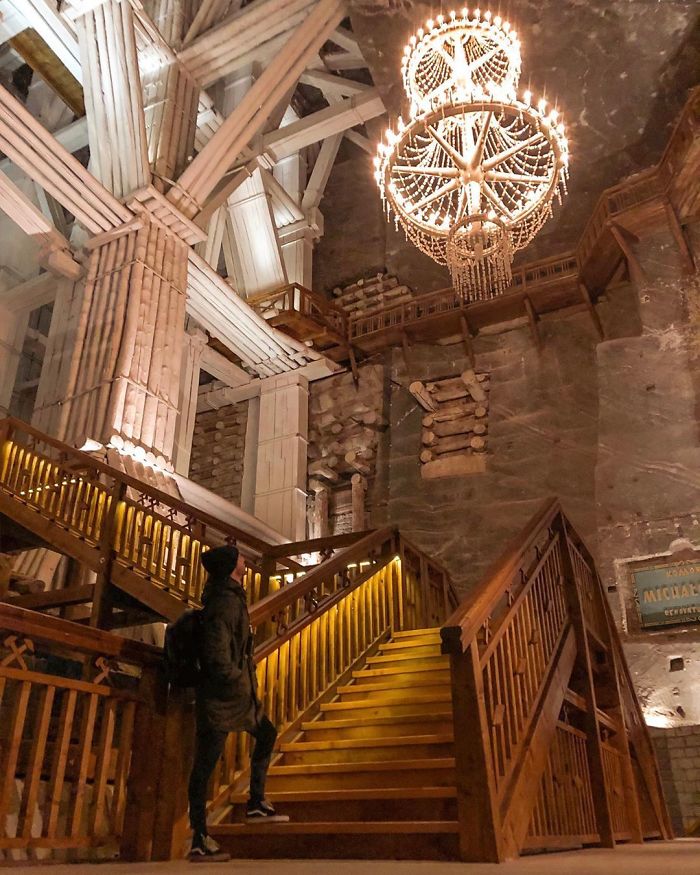 There’s A Salt Mine In Poland With Underground Lakes, Chapels, And Chandeliers Made Of Salt And It Looks Unreal (30 Pics) There’s A Salt Mine In Poland With Underground Lakes, Chapels, And Chandeliers Made Of Salt And It Looks Unreal (30 Pics)