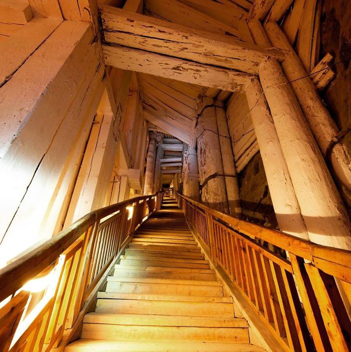 There’s A Salt Mine In Poland With Underground Lakes, Chapels, And Chandeliers Made Of Salt And It Looks Unreal (30 Pics) There’s A Salt Mine In Poland With Underground Lakes, Chapels, And Chandeliers Made Of Salt And It Looks Unreal (30 Pics)