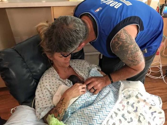 “I Adopted A ‘Perfect’ Micro-Preemie & Was By His Side As He Died 8 Days Later” “I Adopted A ‘Perfect’ Micro-Preemie & Was By His Side As He Died 8 Days Later”