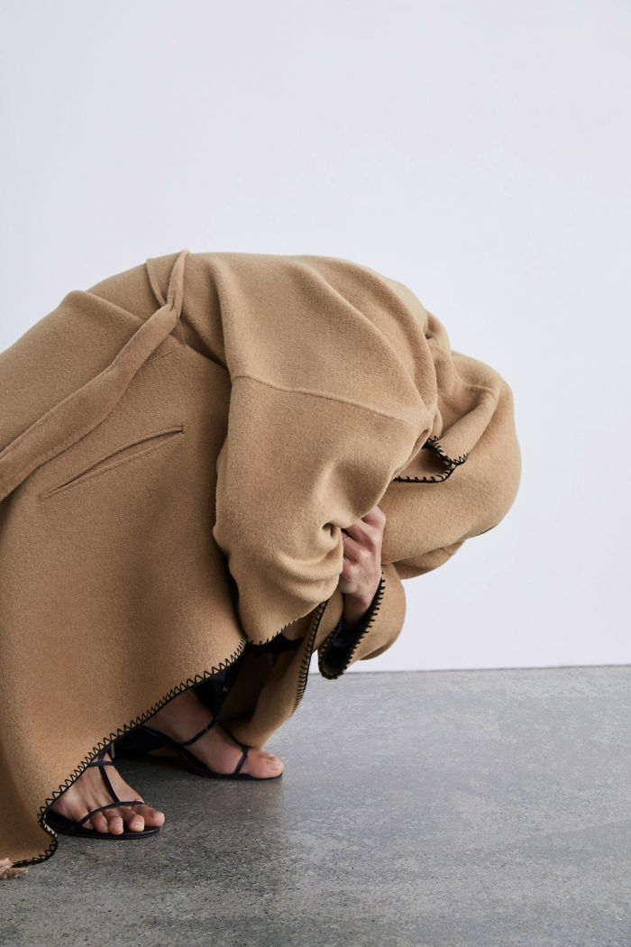 Zara Shoppers Are Saying It’s Impossible To Shop Online Due To Weird Modeling Poses, Share Screenshots To Prove Their Point Zara Shoppers Are Saying It’s Impossible To Shop Online Due To Weird Modeling Poses, Share Screenshots To Prove Their Point