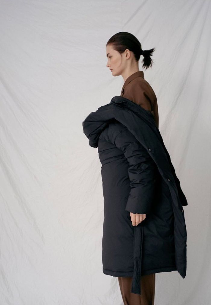 Zara Shoppers Are Saying It’s Impossible To Shop Online Due To Weird Modeling Poses, Share Screenshots To Prove Their Point Zara Shoppers Are Saying It’s Impossible To Shop Online Due To Weird Modeling Poses, Share Screenshots To Prove Their Point