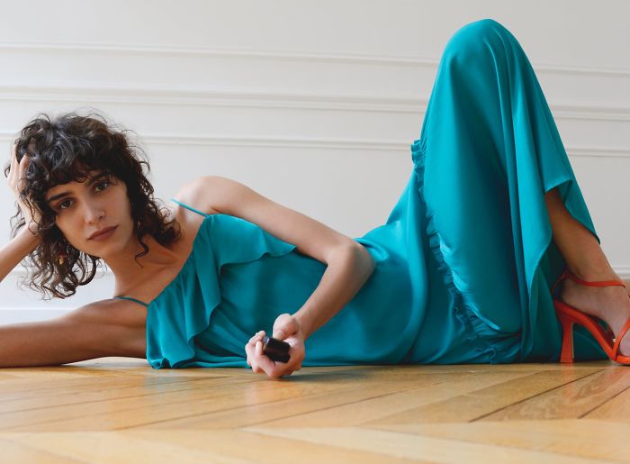 Zara Shoppers Are Saying It’s Impossible To Shop Online Due To Weird Modeling Poses, Share Screenshots To Prove Their Point Zara Shoppers Are Saying It’s Impossible To Shop Online Due To Weird Modeling Poses, Share Screenshots To Prove Their Point