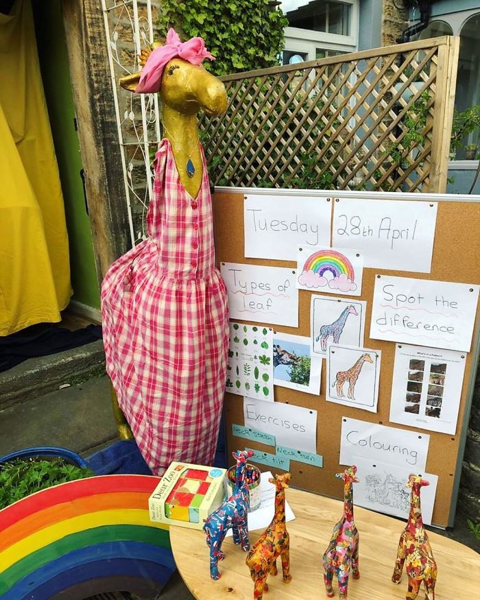 I Dress Up A 5-Foot Giraffe In My Garden In Costumes To Make My Neighbors Laugh (34 Pics) I Dress Up A 5-Foot Giraffe In My Garden In Costumes To Make My Neighbors Laugh (34 Pics)