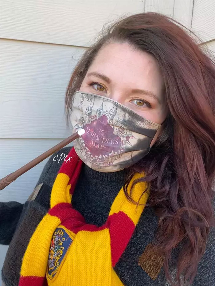 Artist Creates A &#8216;Harry Potter&#8217; Mask That Turns Into Marauder&#8217;s Map When You Breathe