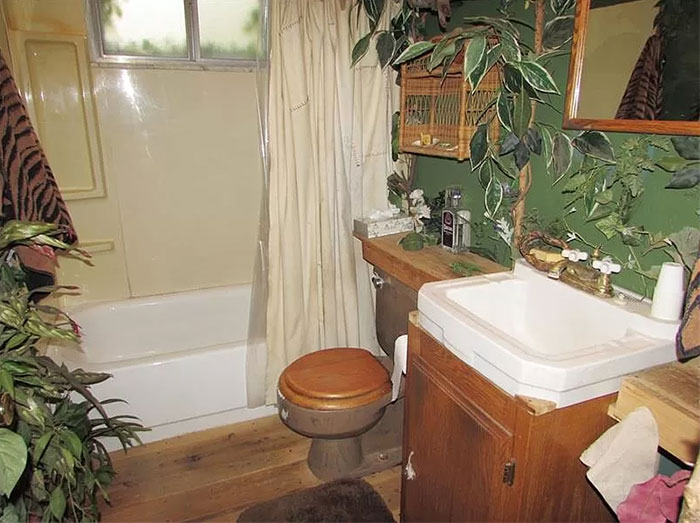 Someone Found This $159,900 House Listing That Looks Modest At First But Gets Weird Fast When You Look Inside Someone Found This $159,900 House Listing That Looks Modest At First But Gets Weird Fast When You Look Inside