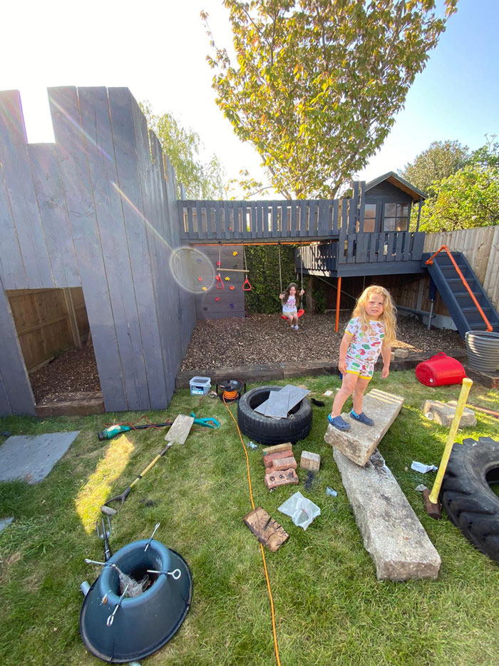 Savvy Dad Builds An Impressive Fortress For His Kids In Back Yard After Seeing How Expensive Tree Houses Are Savvy Dad Builds An Impressive Fortress For His Kids In Back Yard After Seeing How Expensive Tree Houses Are