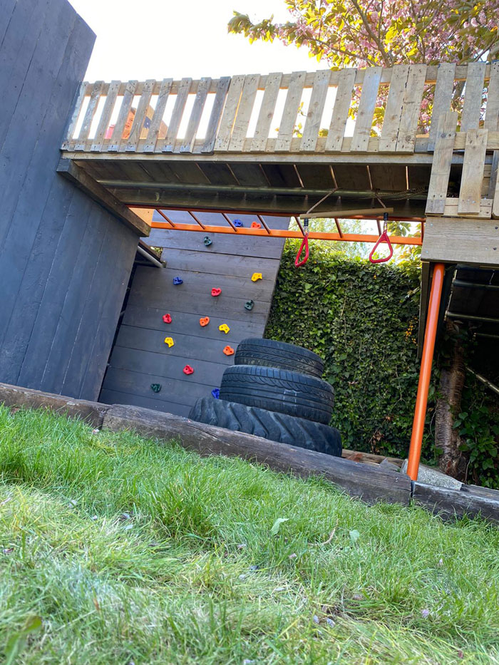 Savvy Dad Builds An Impressive Fortress For His Kids In Back Yard After Seeing How Expensive Tree Houses Are Savvy Dad Builds An Impressive Fortress For His Kids In Back Yard After Seeing How Expensive Tree Houses Are