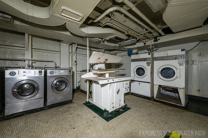 Guy Sneaks Inside Decommissioned Warships, Shows The Cool Stuff That Was Left Behind Guy Sneaks Inside Decommissioned Warships, Shows The Cool Stuff That Was Left Behind