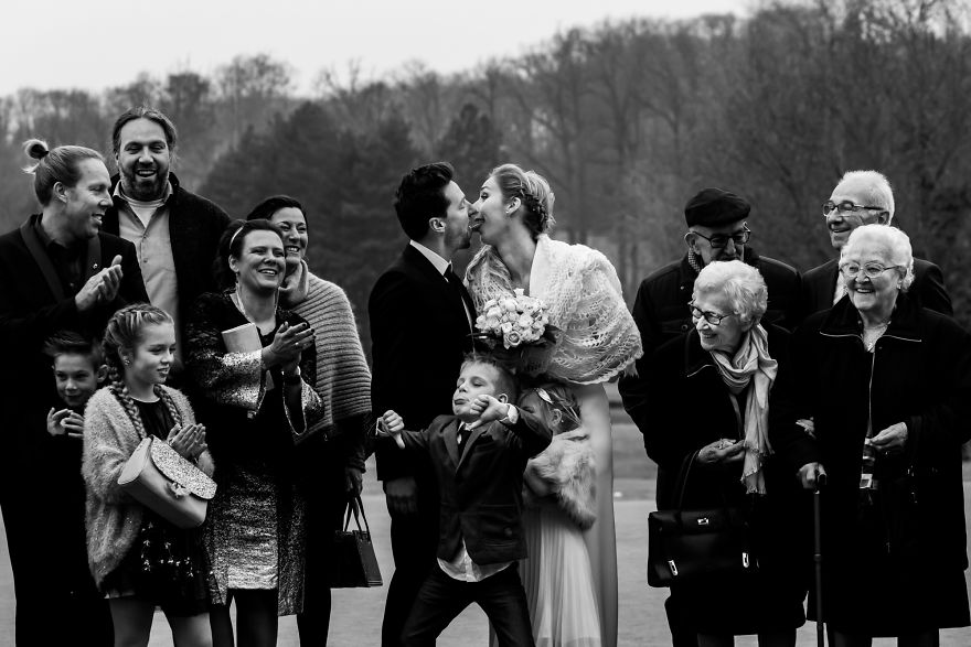 Photographers From All Around The World Share Their Silliest Wedding Photos (20 Pics)