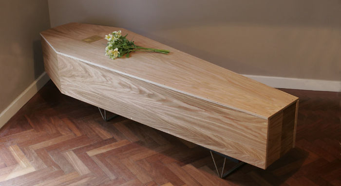Eco-Responsible Furniture: This Bookshelf Can Be Reassembled Into A Coffin After The Owner’s Death Eco-Responsible Furniture: This Bookshelf Can Be Reassembled Into A Coffin After The Owner’s Death