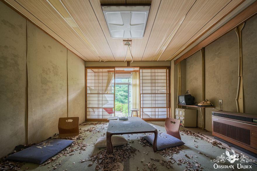 I Explored A Spa In Japan Abandoned Since The 1990s (12 Pics) I Explored A Spa In Japan Abandoned Since The 1990s (12 Pics)