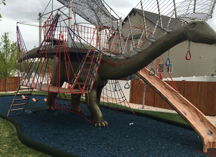 This Dad Should Win An Award For Building An Incredible 14-Meter Dinosaur Jungle Gym For His Kids This Dad Should Win An Award For Building An Incredible 14-Meter Dinosaur Jungle Gym For His Kids