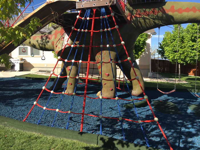 This Dad Should Win An Award For Building An Incredible 14-Meter Dinosaur Jungle Gym For His Kids This Dad Should Win An Award For Building An Incredible 14-Meter Dinosaur Jungle Gym For His Kids