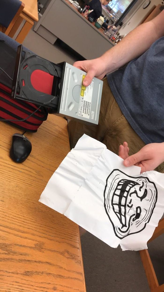 Tech Support People Are Sharing The Worst Cases They&#8217;ve Seen While On The Job (30 Pics)