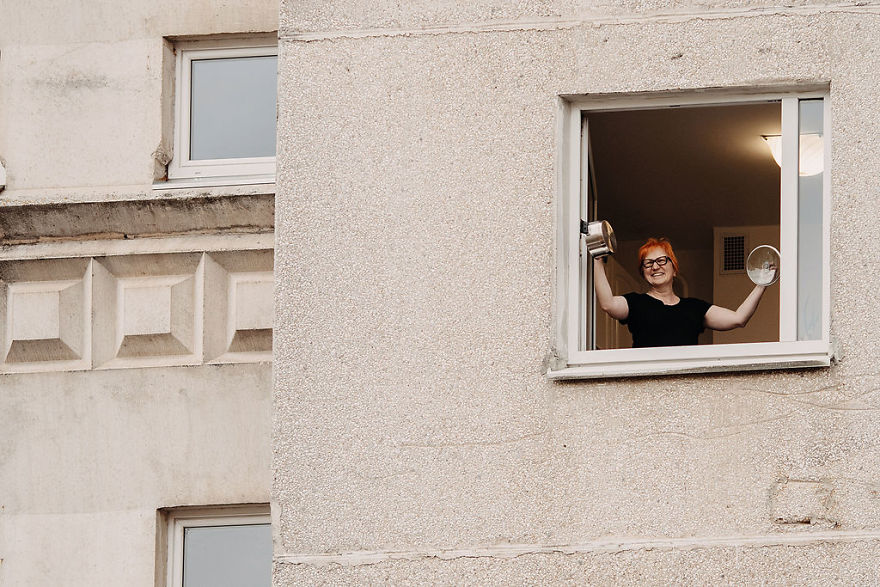 Kaunas’ Courtyards Transform Into Stages As Various Artists Perform For Quarantined People Kaunas’ Courtyards Transform Into Stages As Various Artists Perform For Quarantined People