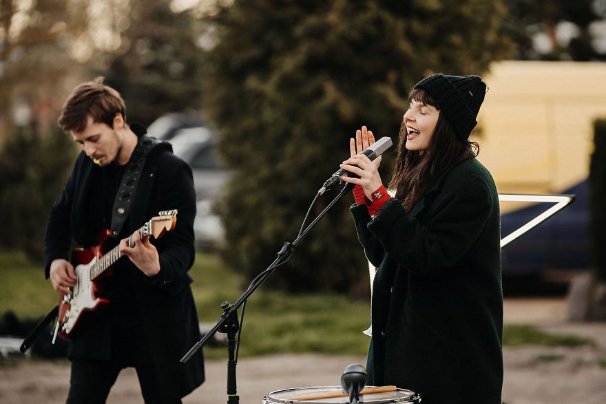 Kaunas’ Courtyards Transform Into Stages As Various Artists Perform For Quarantined People Kaunas’ Courtyards Transform Into Stages As Various Artists Perform For Quarantined People