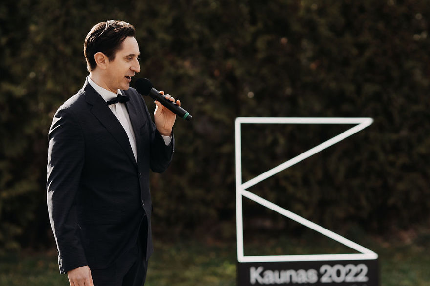 Kaunas’ Courtyards Transform Into Stages As Various Artists Perform For Quarantined People Kaunas’ Courtyards Transform Into Stages As Various Artists Perform For Quarantined People