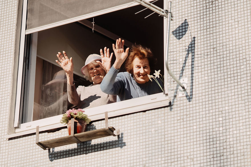 Kaunas’ Courtyards Transform Into Stages As Various Artists Perform For Quarantined People Kaunas’ Courtyards Transform Into Stages As Various Artists Perform For Quarantined People