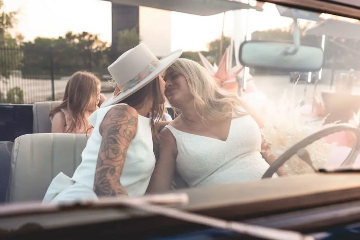 Couple Gets Married In A Drive-In Movie Theater With Guests In Their Cars After Canceling Their Original Venue Due To Coronavirus Couple Gets Married In A Drive-In Movie Theater With Guests In Their Cars After Canceling Their Original Venue Due To Coronavirus
