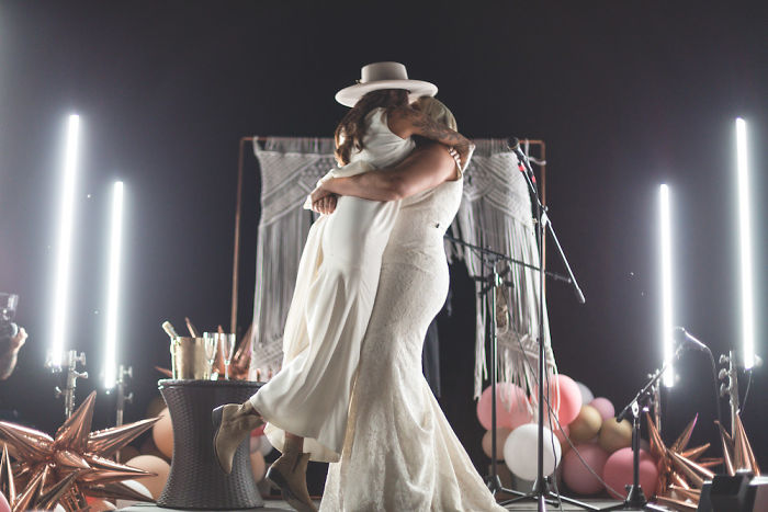 Couple Gets Married In A Drive-In Movie Theater With Guests In Their Cars After Canceling Their Original Venue Due To Coronavirus Couple Gets Married In A Drive-In Movie Theater With Guests In Their Cars After Canceling Their Original Venue Due To Coronavirus