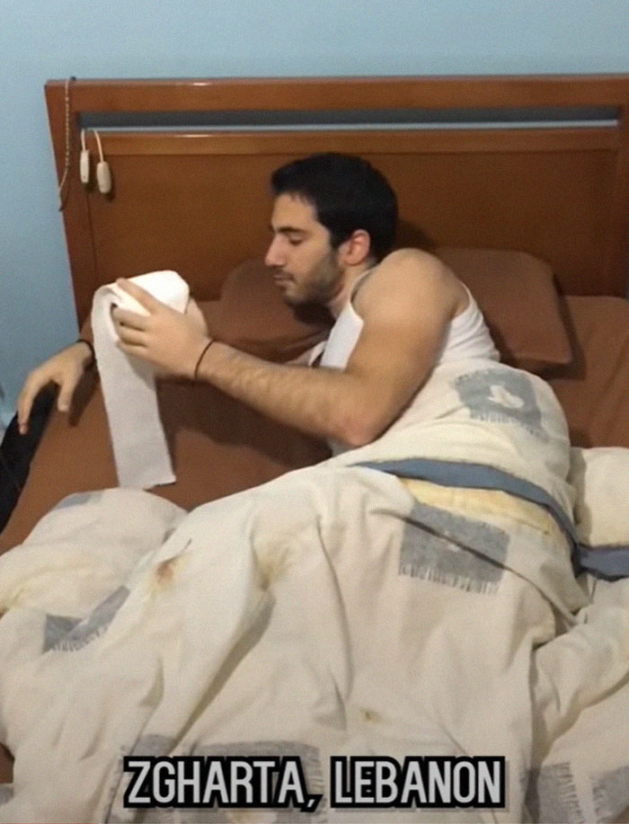 People From 50 Cities Across 30 Countries “Passed” Toilet Paper To Each Other People From 50 Cities Across 30 Countries “Passed” Toilet Paper To Each Other