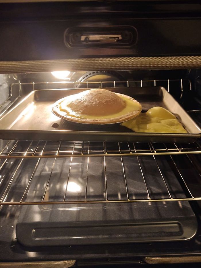 Quarantined People Are Sharing Their Failed Baking Attempts And Here Are 30 Of The Funniest Ones Quarantined People Are Sharing Their Failed Baking Attempts And Here Are 30 Of The Funniest Ones