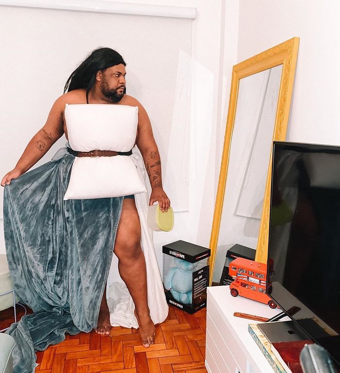 People Are So Bored They Started A Pillow-Wearing Challenge And Here Are The Best Pics (60 Pics) People Are So Bored They Started A Pillow-Wearing Challenge And Here Are The Best Pics (60 Pics)