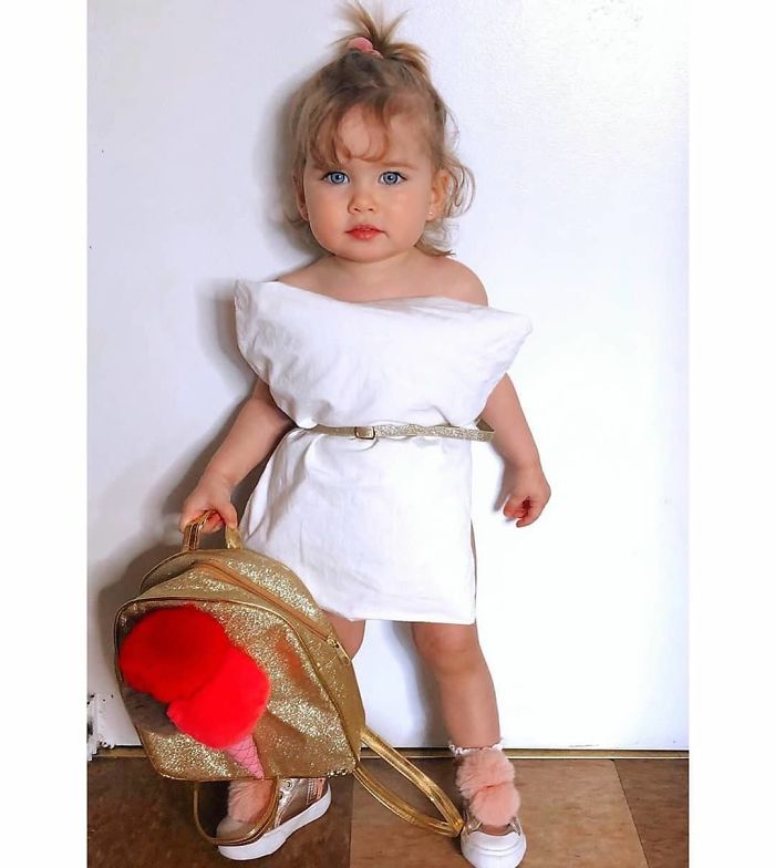 People Are So Bored They Started A Pillow-Wearing Challenge And Here Are The Best Pics (60 Pics) People Are So Bored They Started A Pillow-Wearing Challenge And Here Are The Best Pics (60 Pics)