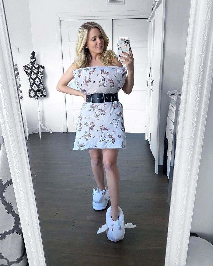 People Are So Bored They Started A Pillow-Wearing Challenge And Here Are The Best Pics (60 Pics) People Are So Bored They Started A Pillow-Wearing Challenge And Here Are The Best Pics (60 Pics)