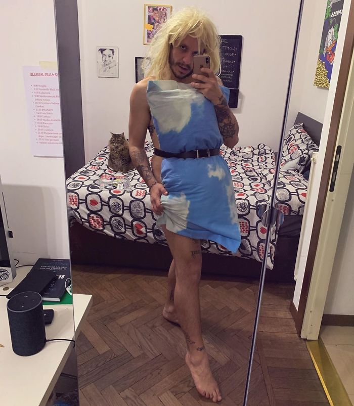 People Are So Bored They Started A Pillow-Wearing Challenge And Here Are The Best Pics (60 Pics) People Are So Bored They Started A Pillow-Wearing Challenge And Here Are The Best Pics (60 Pics)