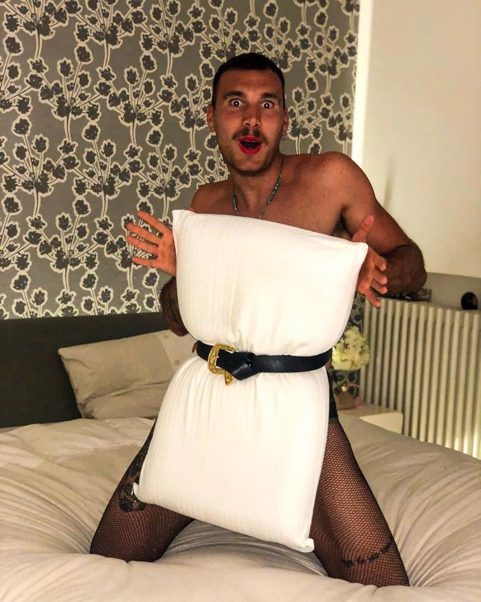 People Are So Bored They Started A Pillow-Wearing Challenge And Here Are The Best Pics (60 Pics) People Are So Bored They Started A Pillow-Wearing Challenge And Here Are The Best Pics (60 Pics)