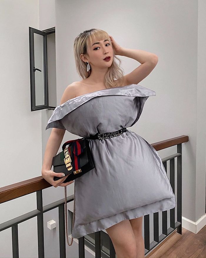 People Are So Bored They Started A Pillow-Wearing Challenge And Here Are The Best Pics (60 Pics) People Are So Bored They Started A Pillow-Wearing Challenge And Here Are The Best Pics (60 Pics)