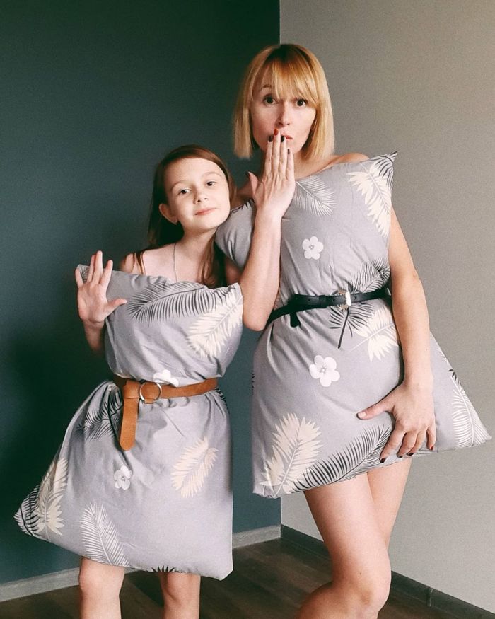 People Are So Bored They Started A Pillow-Wearing Challenge And Here Are The Best Pics (60 Pics) People Are So Bored They Started A Pillow-Wearing Challenge And Here Are The Best Pics (60 Pics)