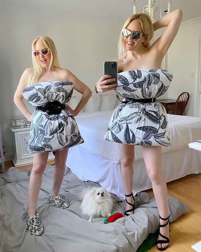 People Are So Bored They Started A Pillow-Wearing Challenge And Here Are The Best Pics (60 Pics) People Are So Bored They Started A Pillow-Wearing Challenge And Here Are The Best Pics (60 Pics)