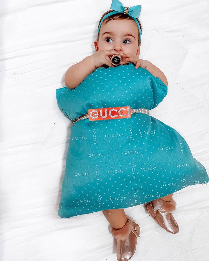 People Are So Bored They Started A Pillow-Wearing Challenge And Here Are The Best Pics (60 Pics) People Are So Bored They Started A Pillow-Wearing Challenge And Here Are The Best Pics (60 Pics)